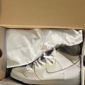 AntiHero x Dunk High SB
"Wolf Grey'